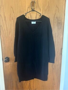 Old Navy Black V-Neck Sweater Dress